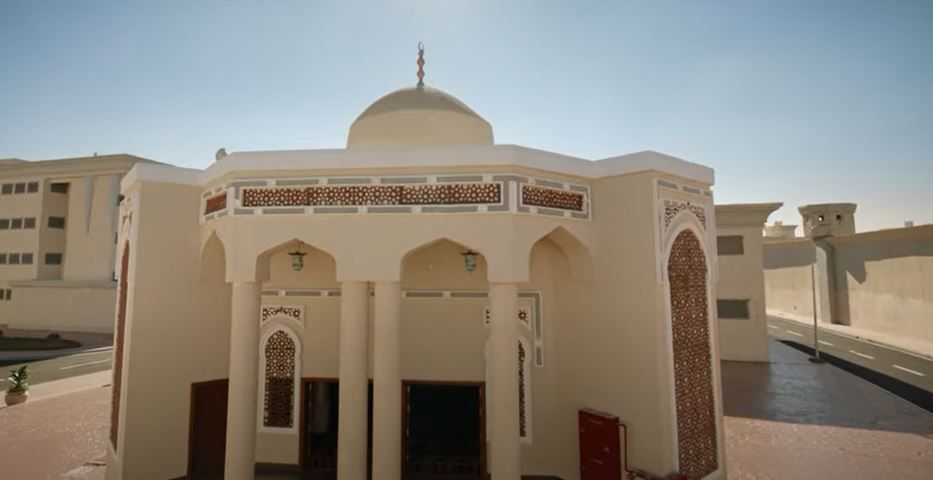 مسجد بطراز خاص داخل مركز الاصلاح والتأهيل
