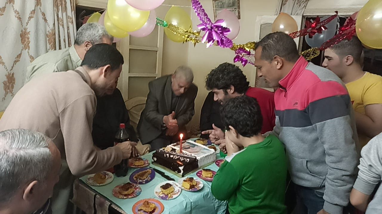 مواطنون بإحدى قرى الدقهلية يحتفلون بعيد ميلاد الرئيس (2)