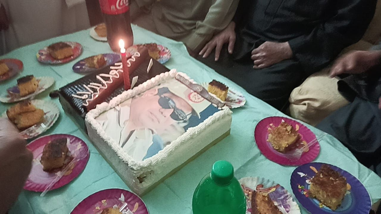 مواطنون بإحدى قرى الدقهلية يحتفلون بعيد ميلاد الرئيس (5)