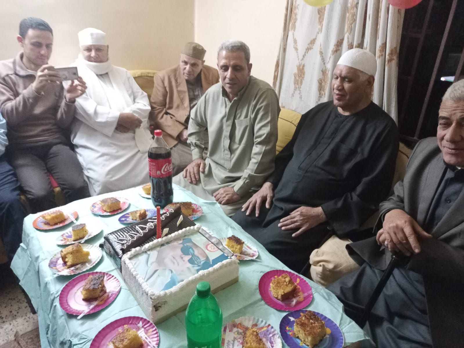 مواطنون بإحدى قرى الدقهلية يحتفلون بعيد ميلاد الرئيس (4)