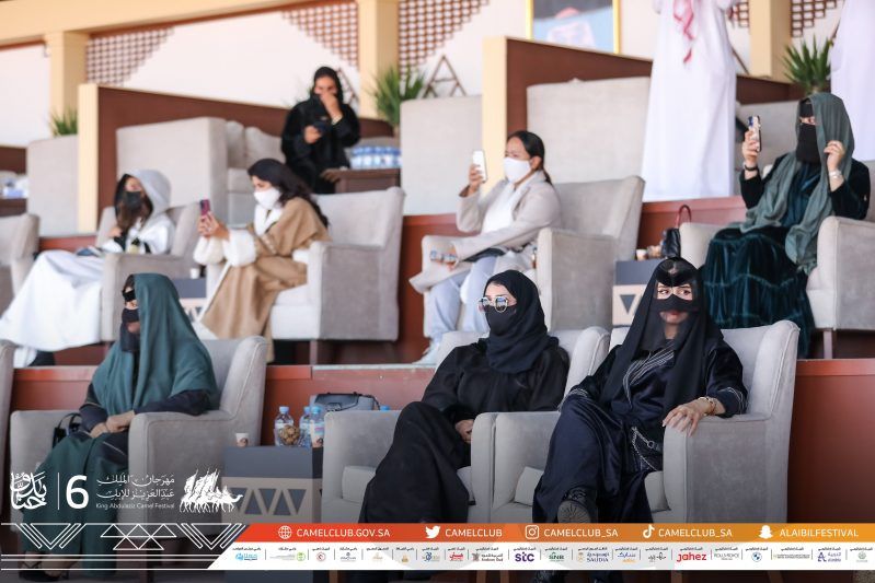 مشهورات السناب يوثقن حضورهن بمهرجان الملك عبدالعزيز للإبل - المواطن