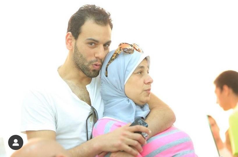 محمد الشوربجى بطل لاغسكواش ووالدته