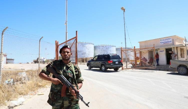 كيف تستفيد الأطراف الأجنبية من معاناة ليبيا في صناعة النفط؟