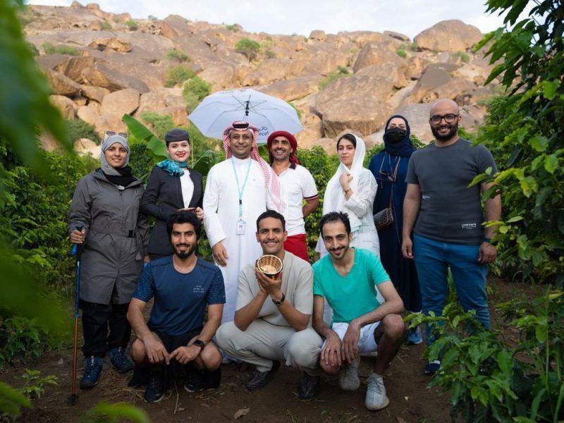طائرة القهوة السعودية تهبط بالباحة في رحلة سياحية تنموية - المواطن