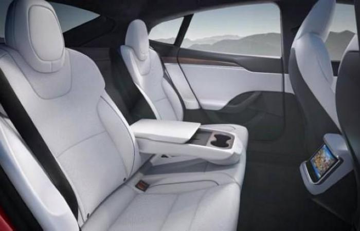 تسلا تكشف عن تصميم سيارتها Model S من الداخل.. صور