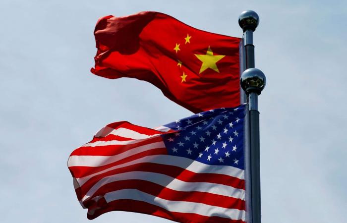 بايدن يدرس تعزيز القيود على صادرات التقنية إلى الصين