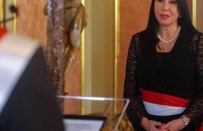 استقالة وزيرة خارجية بيرو وسط ضجة بشأن تلقيح مسئولين حكوميين ضد كورونا سرًا