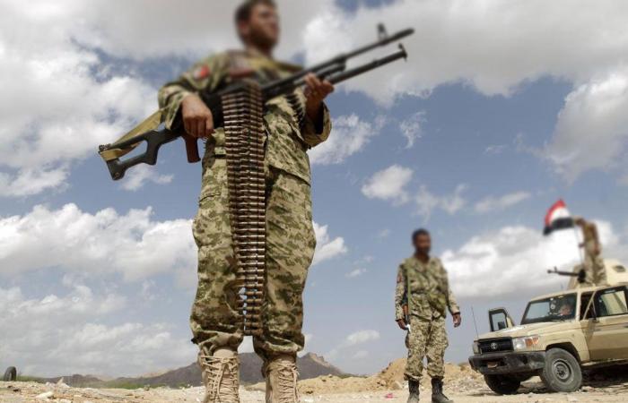 الجيش اليمني يعلن مقتل 25 مسلحًا حوثيًّا في مأرب وإسقاط درون مفخخة بتعز