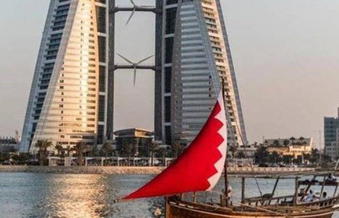البحرين.. السماح للعامل الأجنبي بكفالة الأولاد فوق 24 عاما أو الوالدين بشروط