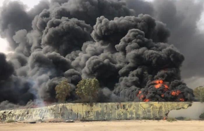 شاهد الصور.. حريق يلتهم أحد المستودعات التجارية في الدمام