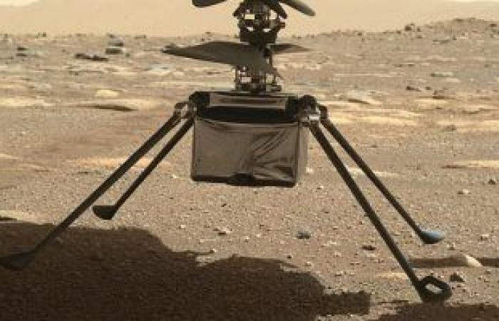 شاهد هليكوبتر ناسا تنزل أرجلها الأربع على سطح المريخ