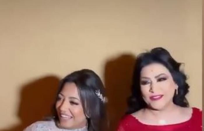 بدرية طلبة تحتفل بزواج ابنتها سلمي وترقص مع عمر كمال بحفل الزفاف.. فيديو وصور