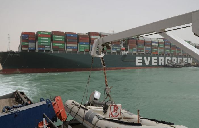 الكشف عن سبب جنوح السفينة إيفرجيفن في قناة السويس