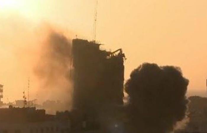 لحظة قصف الطيران الإسرائيلي برج القاهرة في غزة.. شاهد