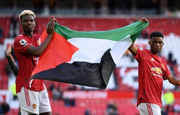 بول بوغبا وأماد ديالو يرفعان علم فلسطين في مباراة مانشستر يونايتد... فيديو وصورة