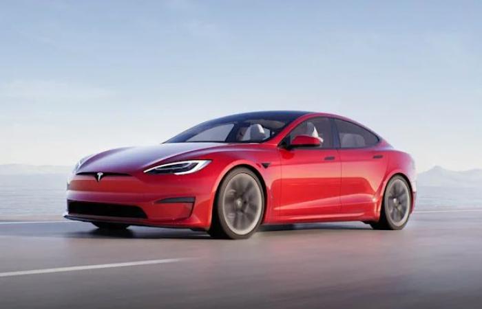 Tesla تستعرض آداء ومميزات سيارة S Plaid المميزة بسعر 130000 دولار