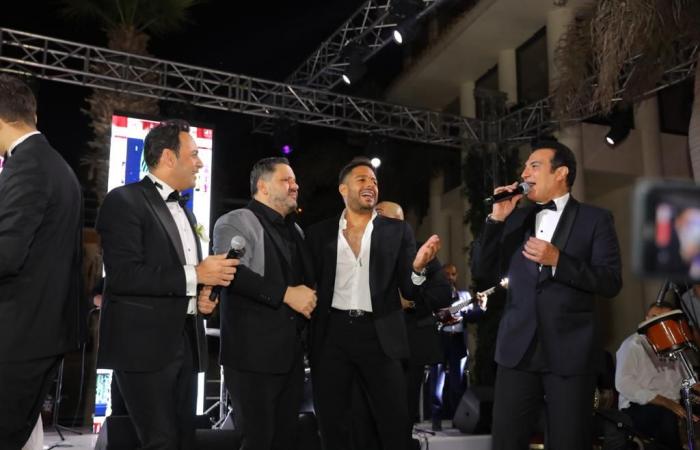 مدحت صالح يرقص على أغنية "عيش بشوقك" لـ تامر حسنى فى حفل زفاف نجل مصطفى قمر (فيديو)