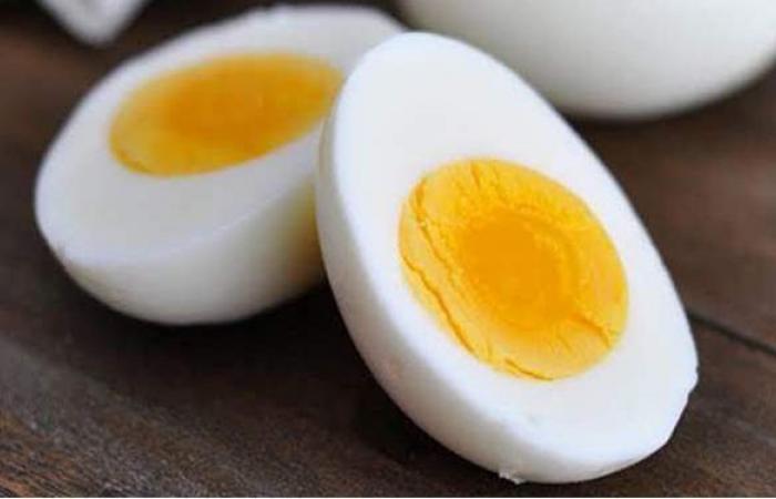 معهد التغذية يكشف تأثير تناول البيض على مرضى القلب