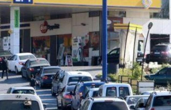 قوى الأمن الداخلى اللبنانية تتوعد محتكرى البنزين بدوريات مراقبة محطات الوقود
