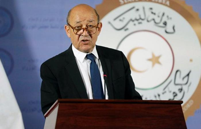 فرنسا تدعو إلى تمديد الموعد النهائي لعمليات الإجلاء من أفغانستان