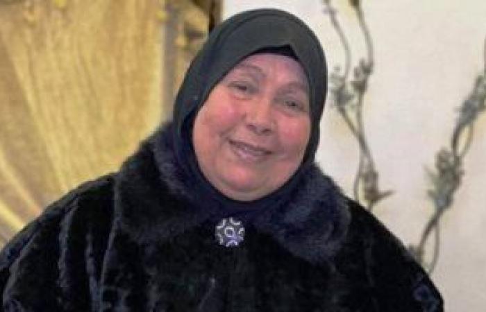 وفاة والدة أحمد حسن نجم منتخب مصر السابق