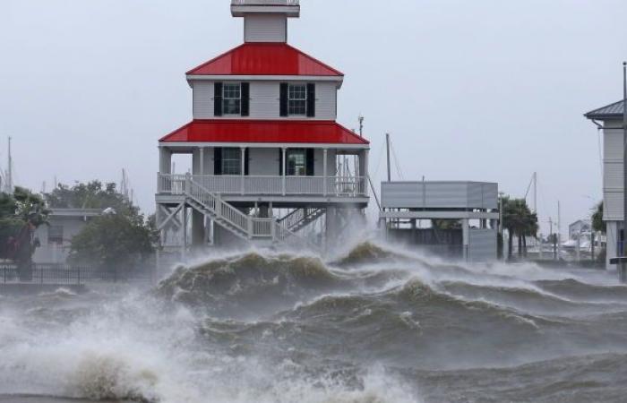 أمريكا تحذر النازحين بسبب إعصار إيدا: لا تعودوا لبيوتكم