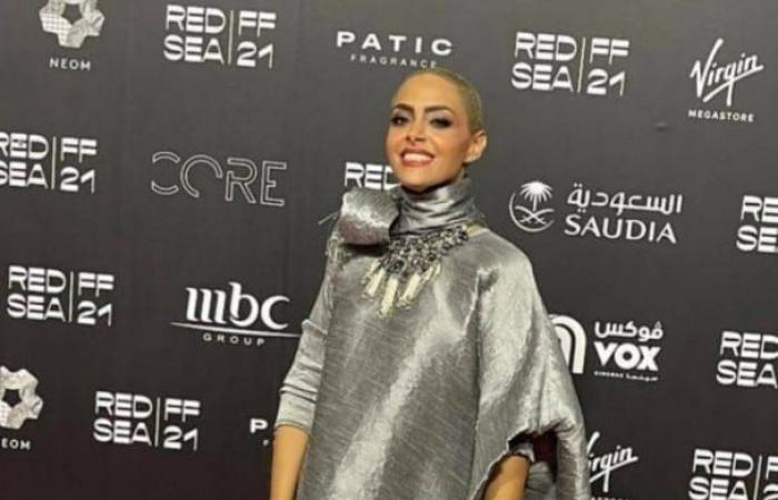 فنانة سعودية تثير الجدل بتقليد شيرين عبد الوهاب.. وترد: حلقت شعري قبلها