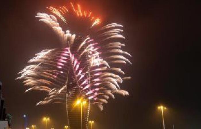 الألعاب النارية تضىء سماء الرياض فى احتفالات العام الجديد.. صور وفيديو