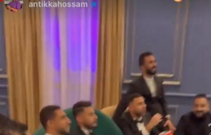 رامي ربيعة يترك حفل زفافه للعب مباراة بلاي ستيشن مع أصدقائه.. صور