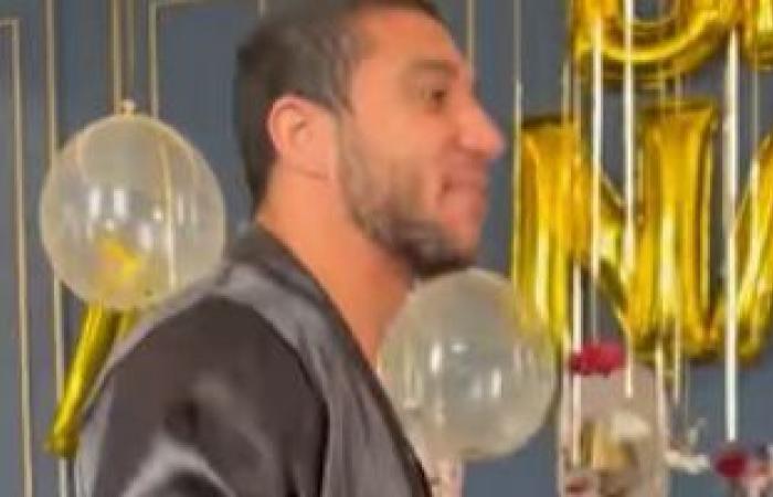 رامي ربيعة يرقص مع زوجته بـ"الروب" قبل حفل زفافهما.. فيديو