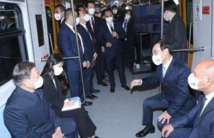 رئيس كوريا الجنوبية يتفقد محطات الخط الثالث للمترو والقطارات الكورية الجديدة