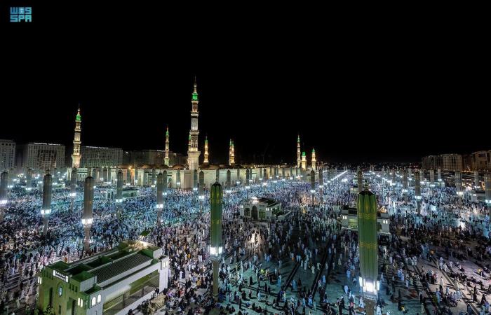 أكثر من 500 ألف مصلٍّ في ليلة 30 رمضان بالمسجد النبوي