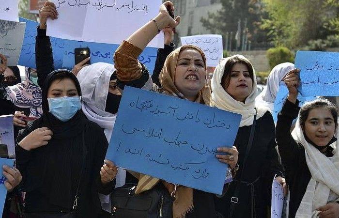 «طالبان» تعيد فرض البرقع على النساء