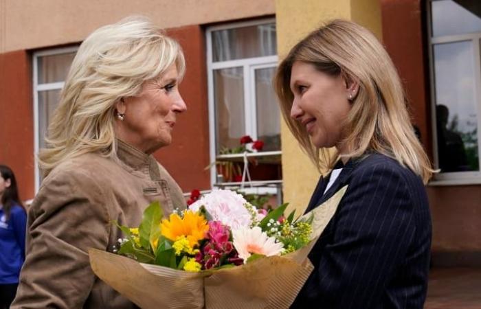 جيل بايدن تزور أوكرانيا سراً وظهور نادر لزوجة زيلنسكي منذ الحرب.. صور