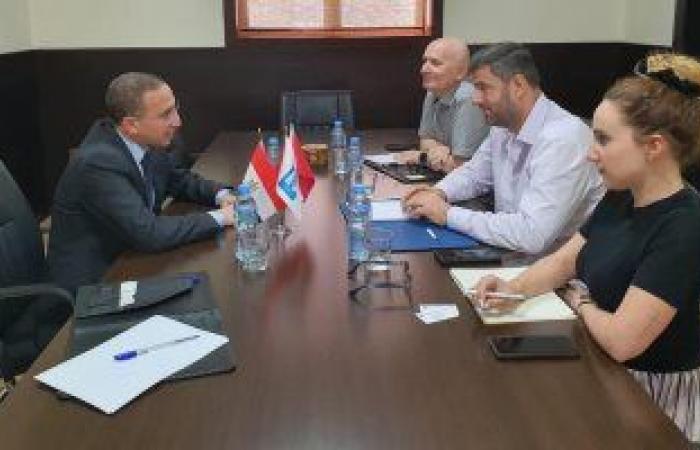 سفير مصر فى تيرانا يبحث تعزيز التجارة والاستثمار مع عدد من مسئولى ألبانيا