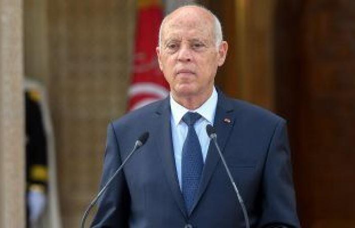 الرئيس التونسى: الدستور الجديد ينأى بالطلاب عن حسابات السياسة والسياسيين