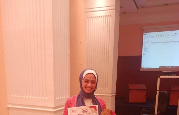التموين تكرم طالبة بجامعة القاهرة لفوزها بالميدالية الذهبية ببطولة العالم للكاراتيه