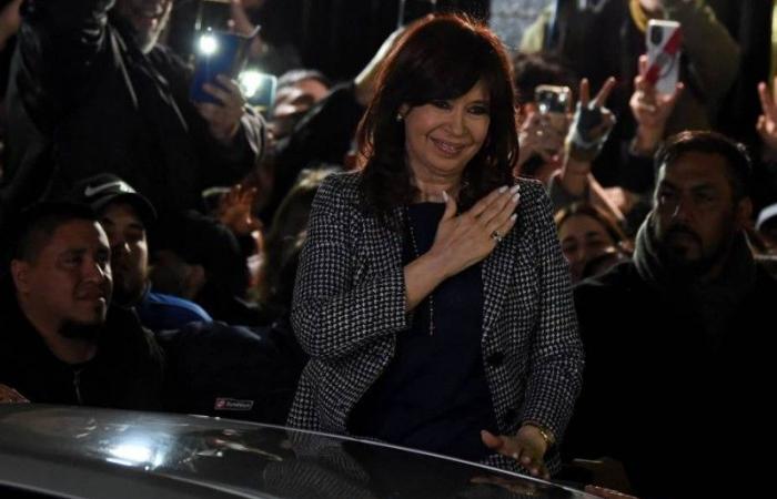 اعتقال رجل صوّب سلاحا باتجاه نائبة الرئيس الأرجنتيني