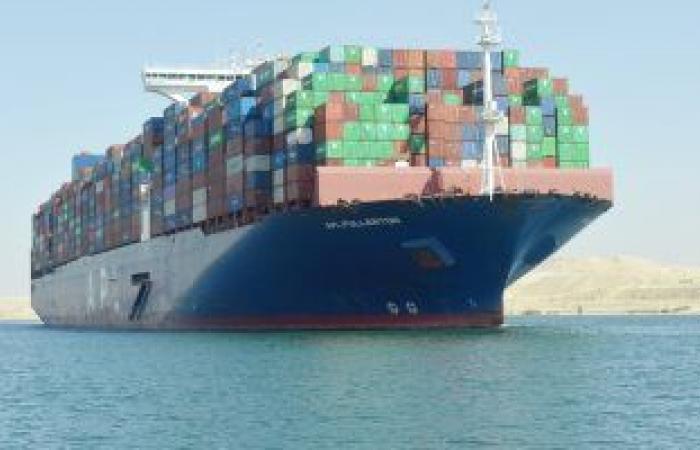 إكسترا نيوز: أنباء عن جنوح سفينة بقناة السويس ومحاولات لتعويمها