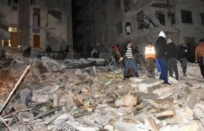 زلزال تركيا، 3 آلاف جندي من الجيش يشاركون في عمليات الإنقاذالإثنين 06/فبراير/2023 - 05:36 م
شارك نحو 3 آلاف جندي من الجيش التركي في عمليات الإنقاذ بعد الزلزال المدمر.