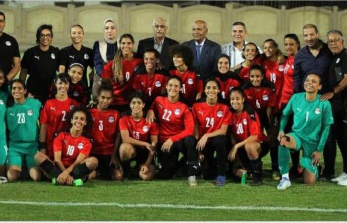 معسكر مغلق لمنتخب الكرة النسائية الأول في لبنانالأحد 12/فبراير/2023 - 06:01 م
منتخب الكرة النسائية، اختار محمد كمال المدير الفني لمنتخب مصر الأول لكرة القدم النسائية قائمة تضم ٢٤ لاعبة، للدخول في معسكر مغلق