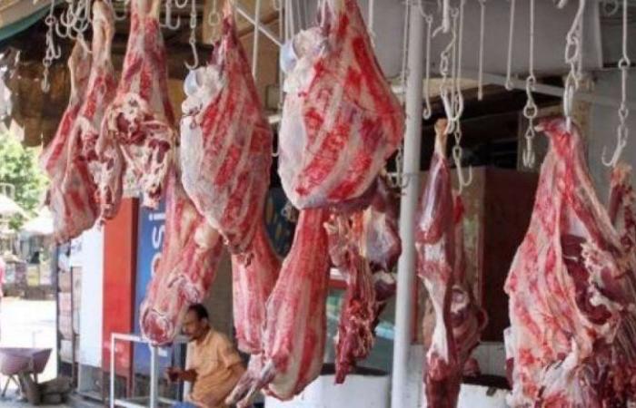 أسعار اللحوم اليوم السبت 4-3-2023 في مصرالسبت 04/مارس/2023 - 07:00 ص
قال محمد ريحان عضو شعبة القصابين بغرفة القاهرة التجارية، إن هناك ارتفاعًا مستمرًّا في أسعار اللحوم خلال الفترة الأخيرة، بدون أي أسباب مقنعة.