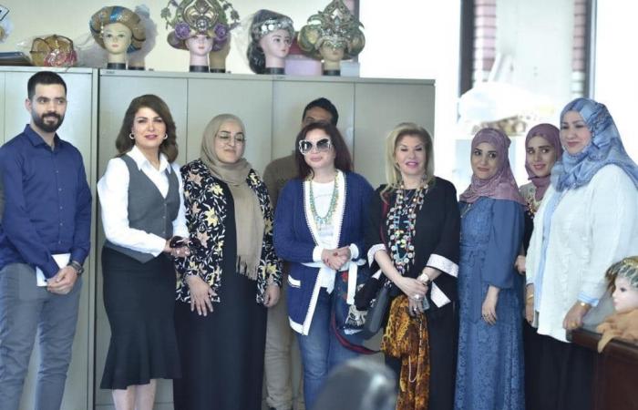 إلهام شاهين برفقه هالة سرحان من زيارتهم لمتحف الأزياء التراثية العراقية