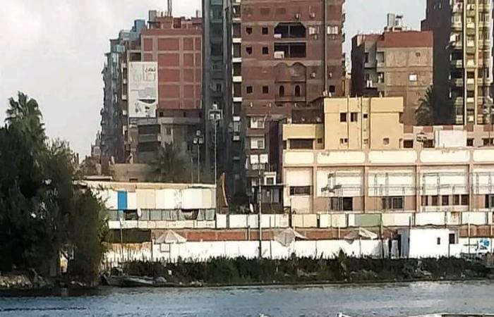 البحث عن جثمان شاب ألقى بنفسه في نهر النيل بزفتى (صور)الإثنين 06/مارس/2023 - 05:41 م
شاب يلقي بنفسه من أعلى كوبري زفتي الفرنساوى وفرق الإنقاذ تبحث عن الجثة