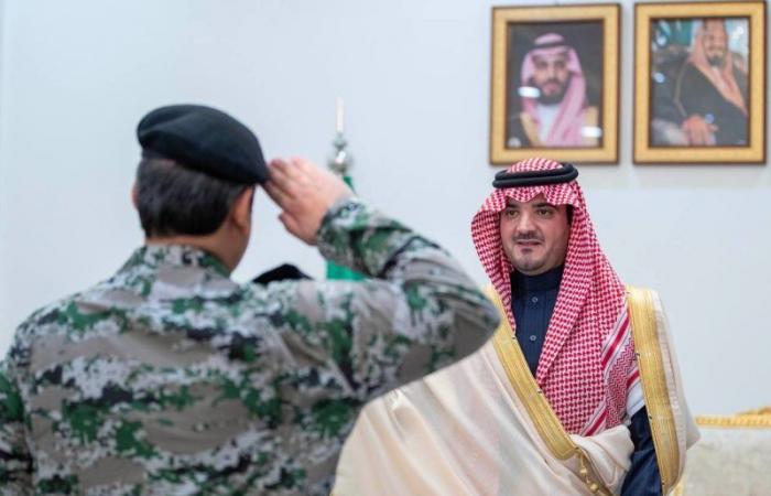 عبدالعزيز بن سعود يتابع سير العمل في منفذ جديدة عرعر الحدودي