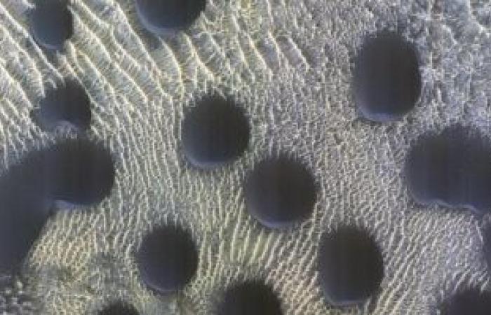 رصد كثبان "دائرية" غريبة على المريخ فى صور لمركبة ناسا
