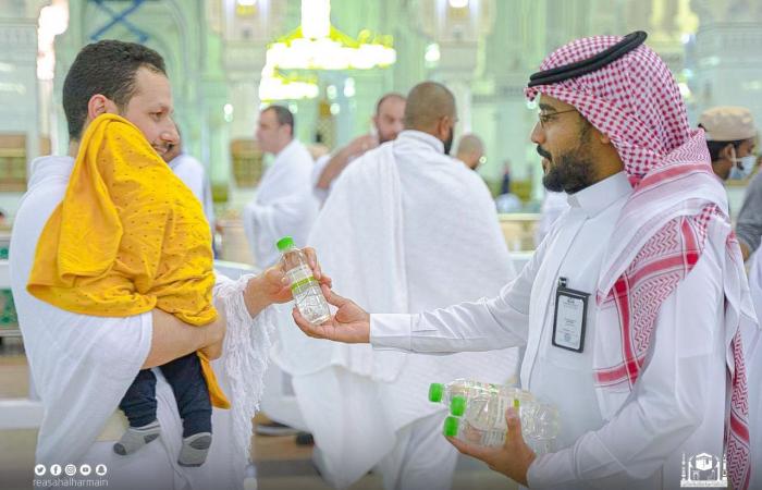20 ألف نقطة لتوزيع ماء زمزم بالمسجد الحرام خلال رمضان