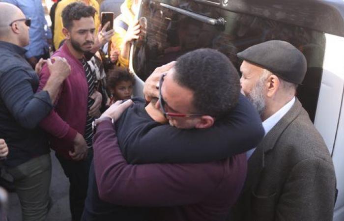 عاجل| إنهيار أشقاء مصطفى درويش عقب صلاة الجنازة
