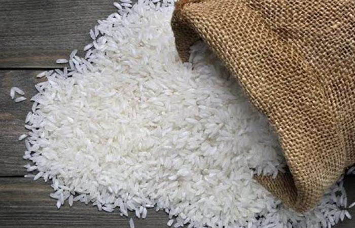 سعر الأرز اليوم الإثنين 1-5-2023 في السوق المحلي بالمنياالإثنين 01/مايو/2023 - 09:51 ص
سعر الأرز اليوم، تشهد أسعار الأرز حالة من الاستقرار اليوم الأحد 30-4-2023 في السوق المحلي، حيث يتراوح سعر الأرز السائب من 24 إلى 25 جنيهًا حسب نسبة الكسر، ويتراوح