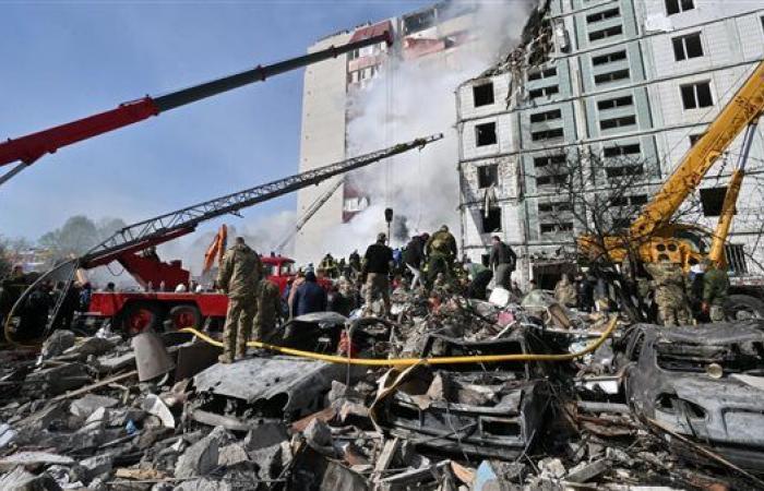 انفجارات تهز كييف، مسؤولون يحذرون من ضربات صاروخية روسيةالإثنين 01/مايو/2023 - 06:05 ص
أعلنت السلطات المحلية في أوكرانيا سماع أصوات انفجارات في العاصمة كييف، اليوم الإثنين.